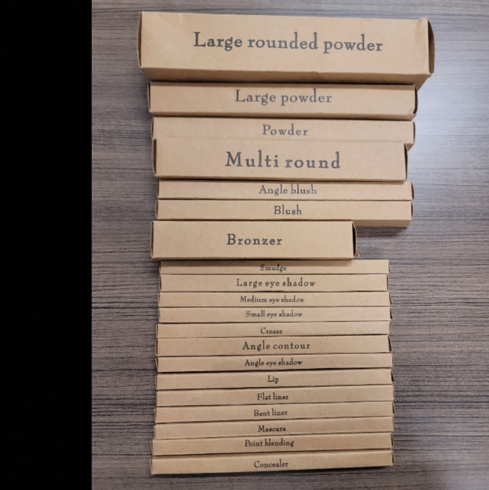 Brand New in the Box Set of 20 Bon-Cla Makeup Brushes